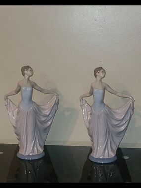 A PAIR OF LLARDO Porcelain Ballerina Figurines  Dancing Ladies One With Box